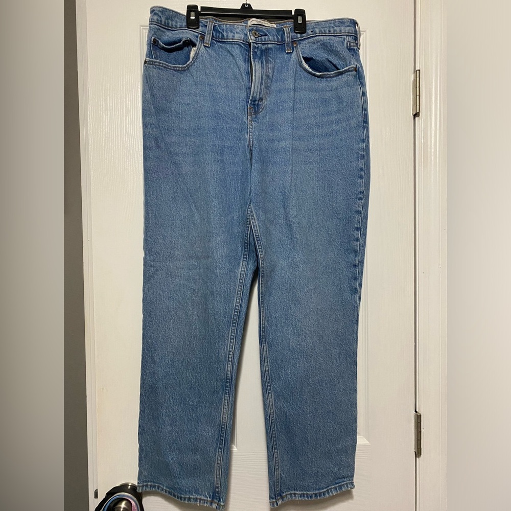 Abercrombie & Fitch Curve Love the Straight Mid-Rise Denim Jeans
